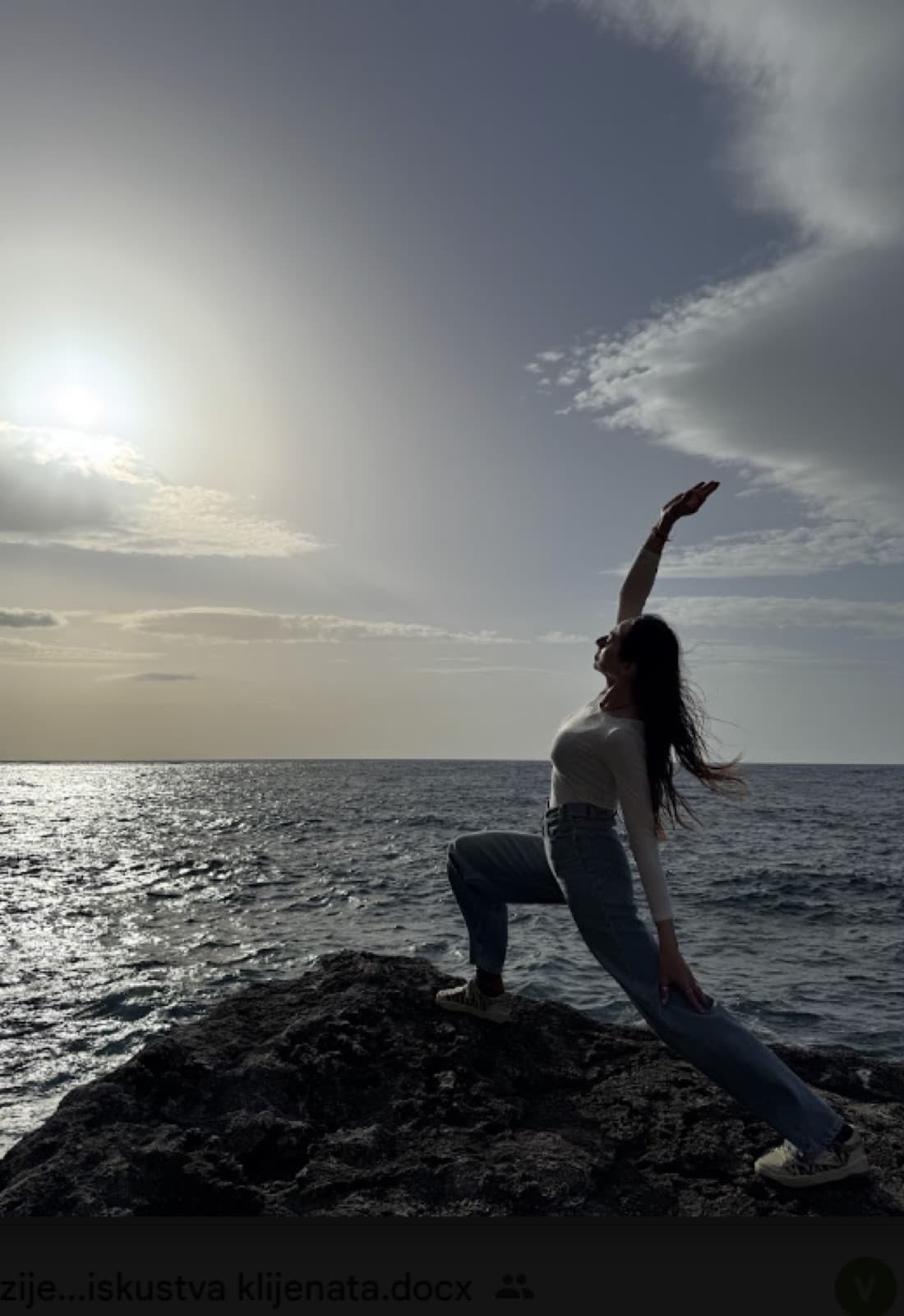 Vlatka Šrajbek - Asana, stabilna poza uz more pri zalasku sunca