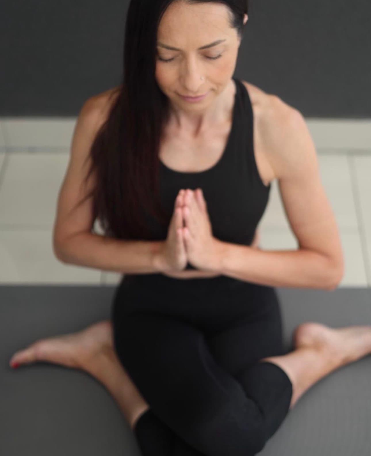 Vlatka Šrajbek u dubokom mirovanju tijekom Yoga Nidra prakse